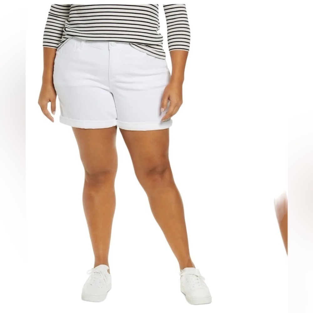 'Ab'Solution Denim Shorts
Wit & Wisdom size 18 White